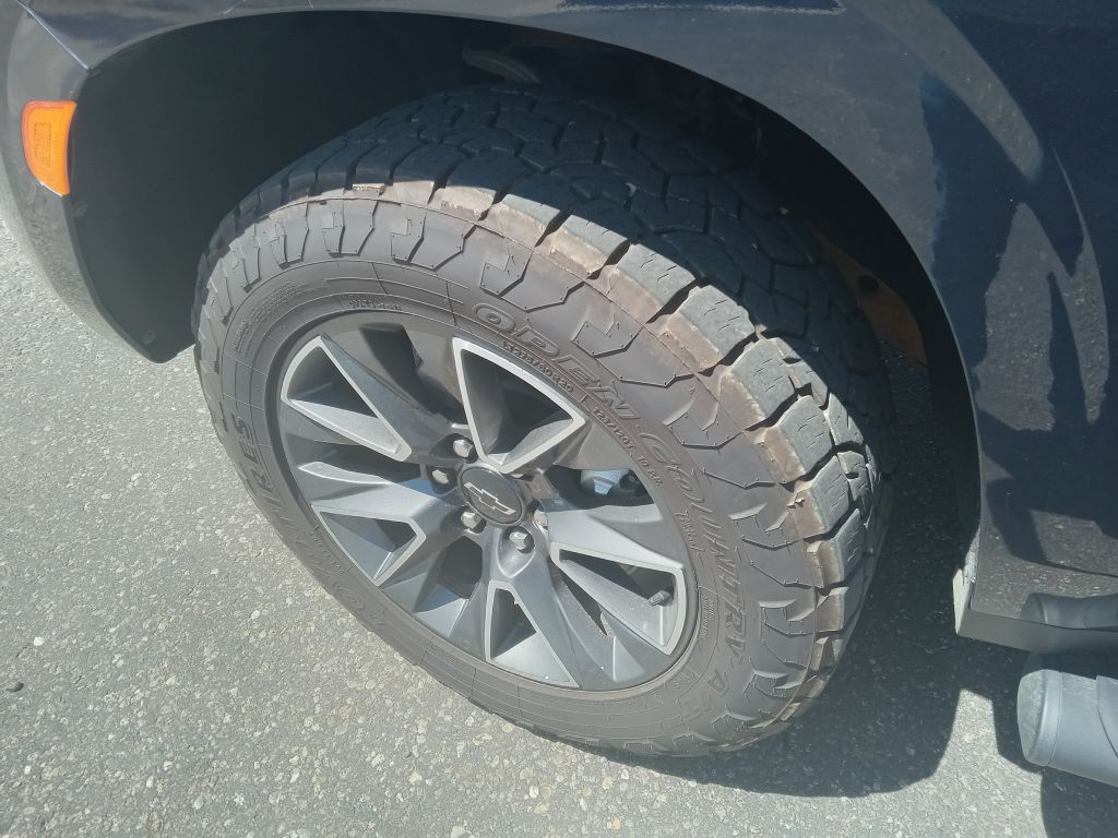 2023 Chevrolet Suburban Image 9