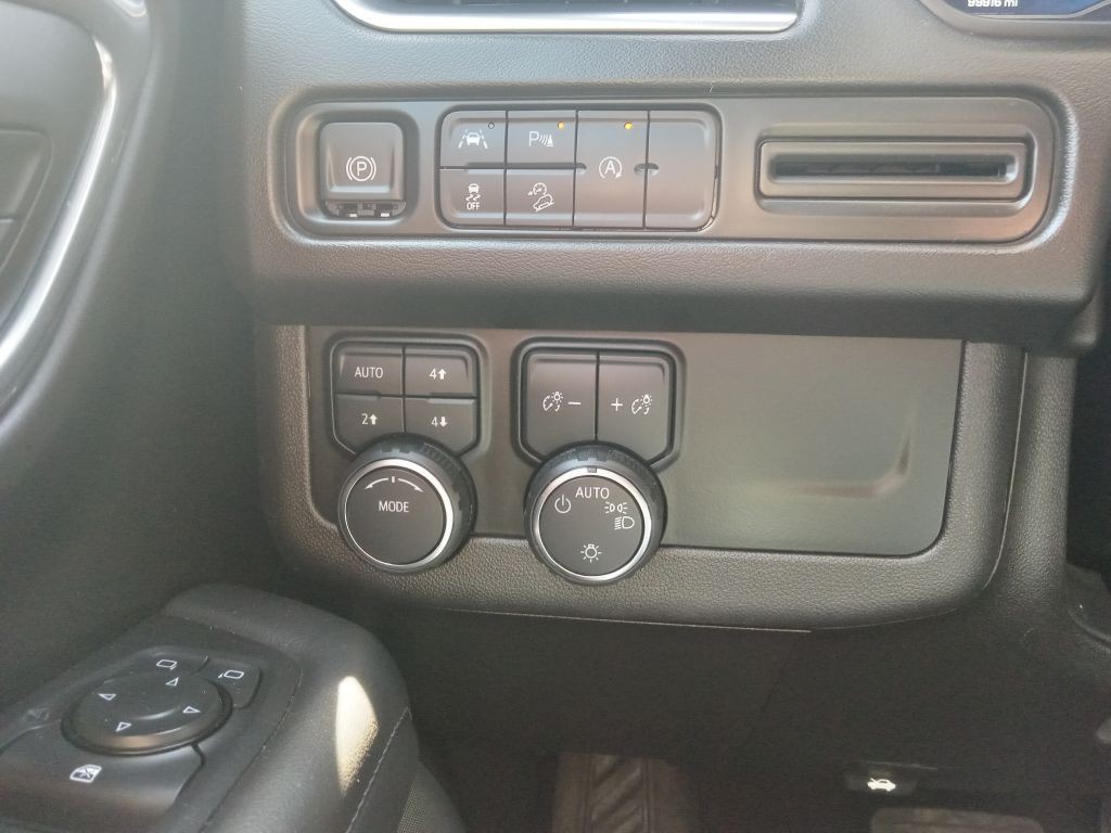 2023 Chevrolet Suburban Image 27