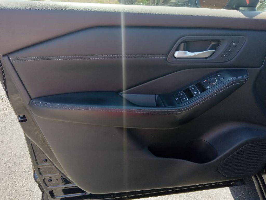 2023 Nissan Rogue Image 10