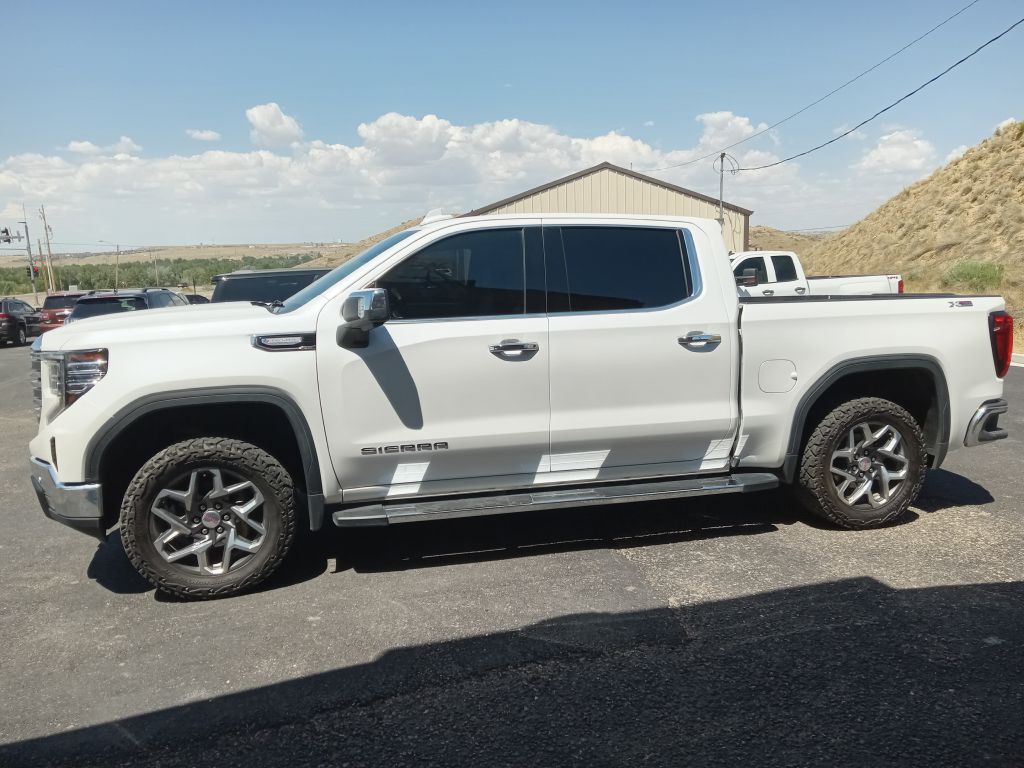 2024 GMC Sierra Image 2
