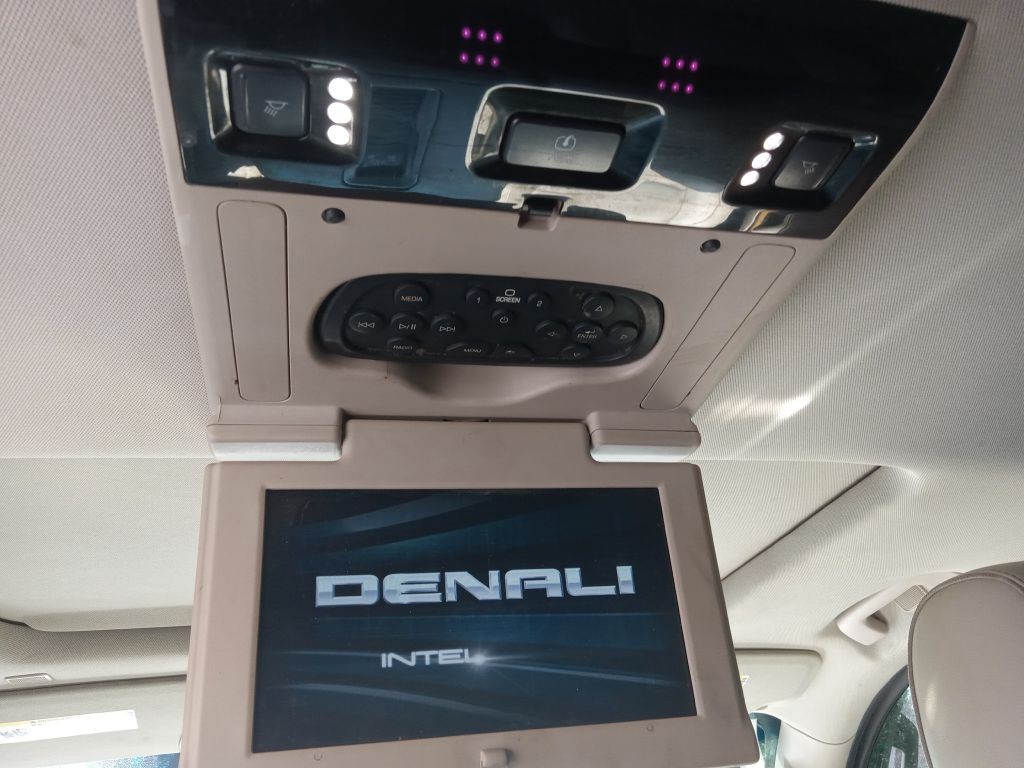 2017 GMC Yukon Image 17