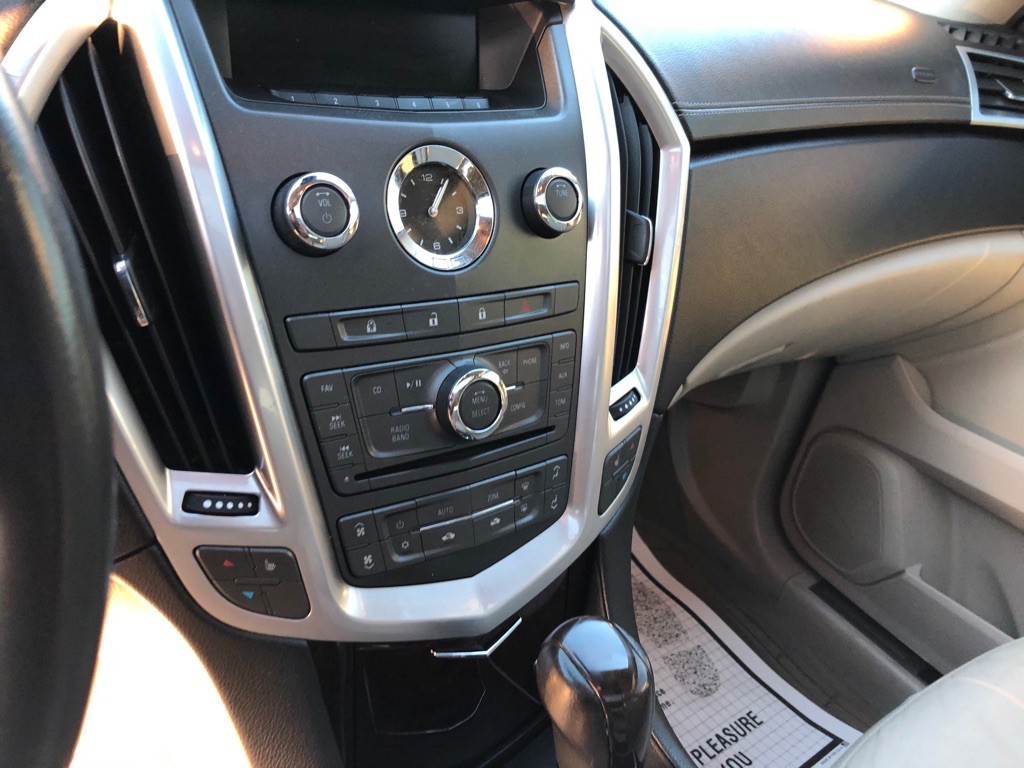 2010 Cadillac SRX Image 10