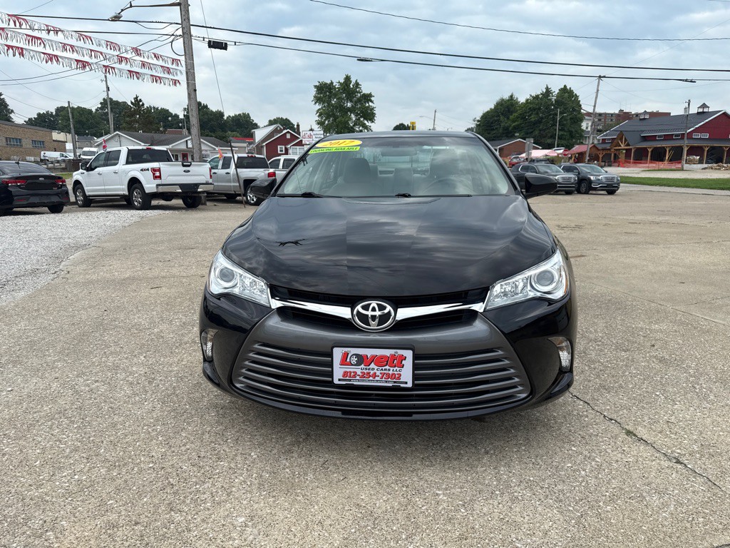 2017 Toyota Camry Image 2