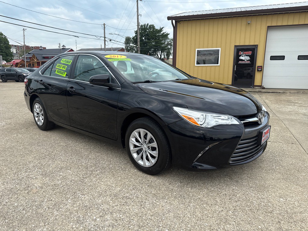 2017 Toyota Camry Image 3