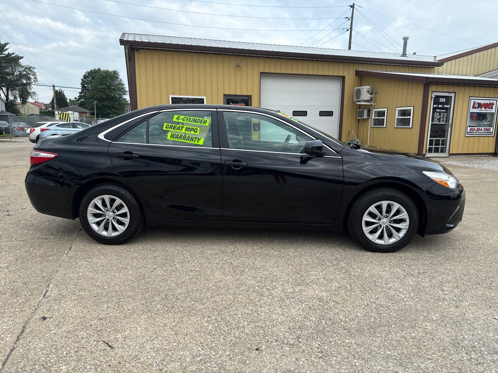 2017 Toyota Camry Image 4