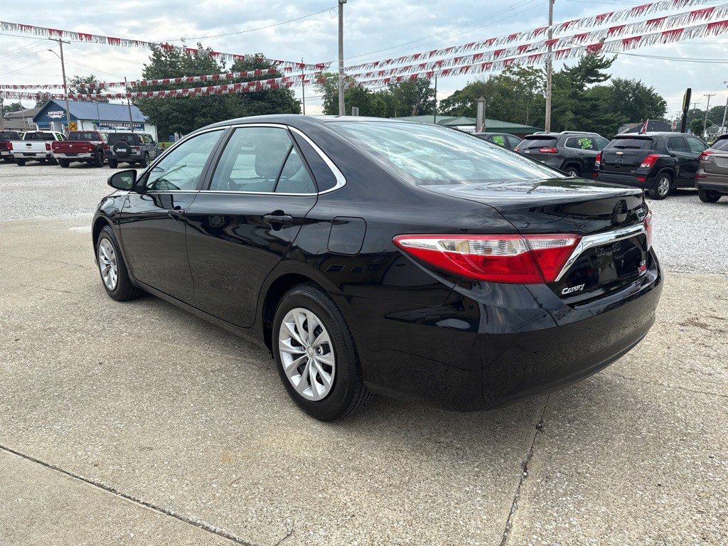 2017 Toyota Camry Image 7