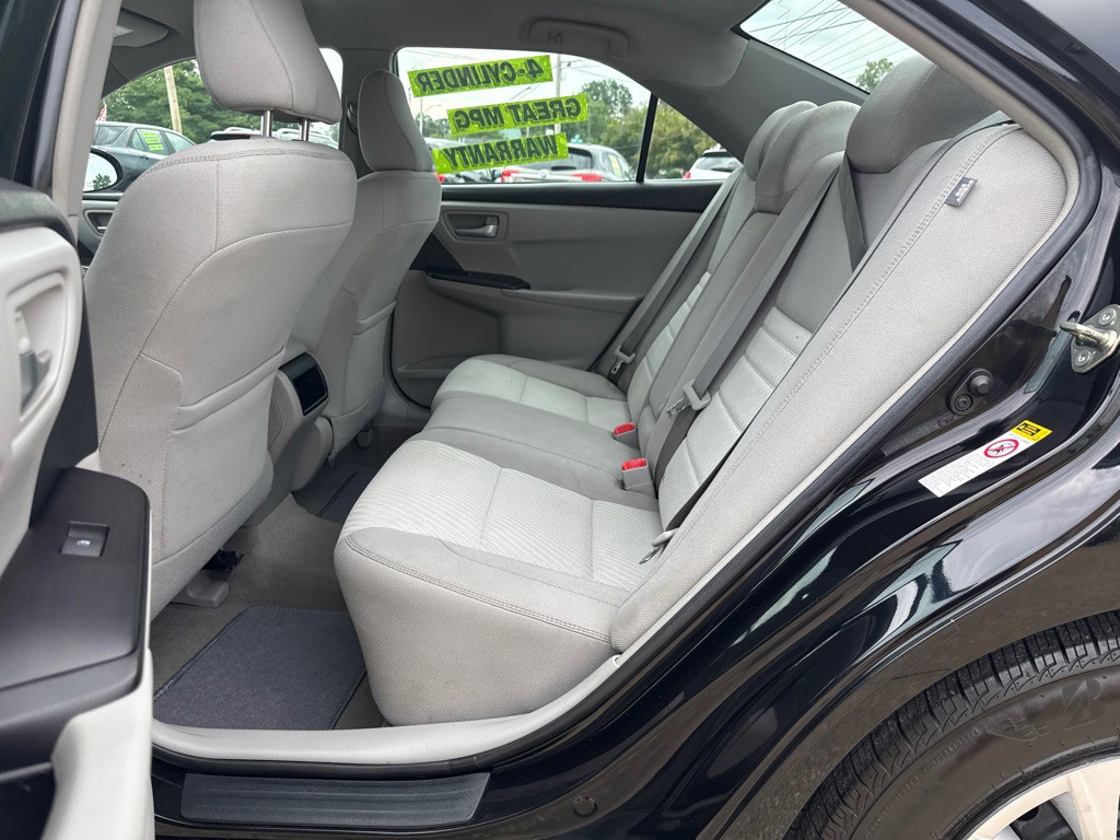 2017 Toyota Camry Image 9