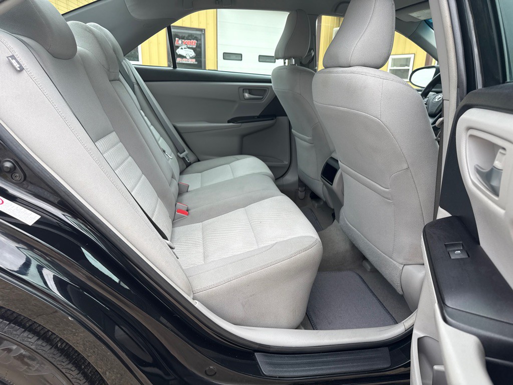 2017 Toyota Camry Image 10