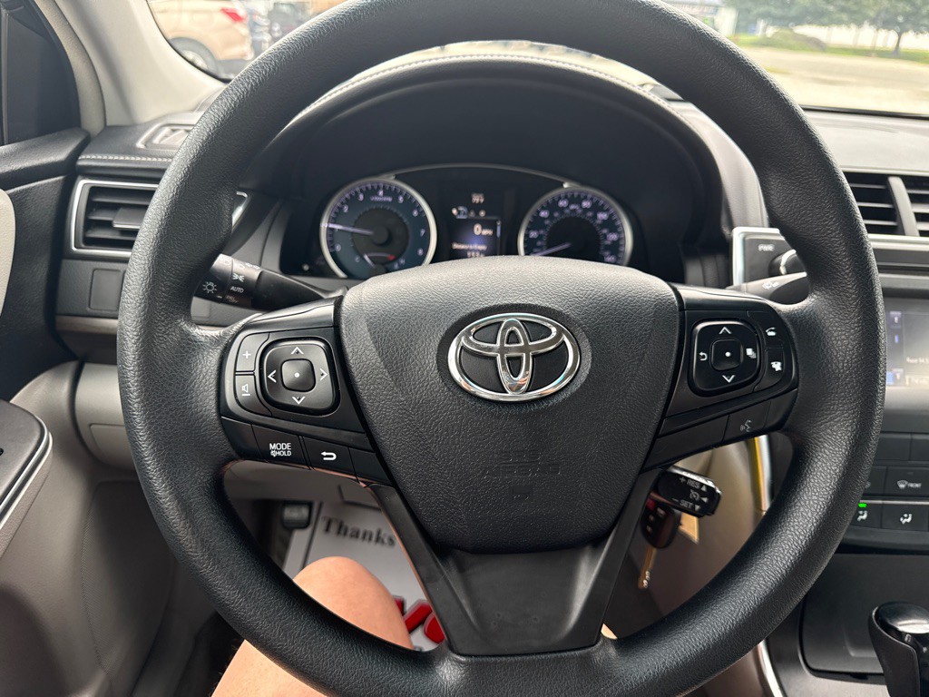 2017 Toyota Camry Image 14