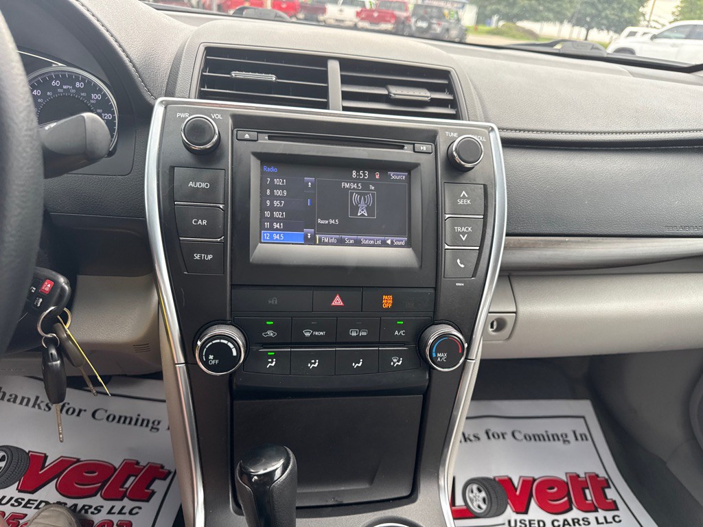2017 Toyota Camry Image 16
