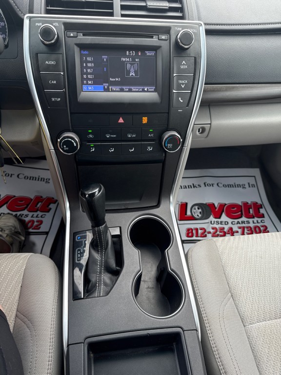 2017 Toyota Camry Image 17