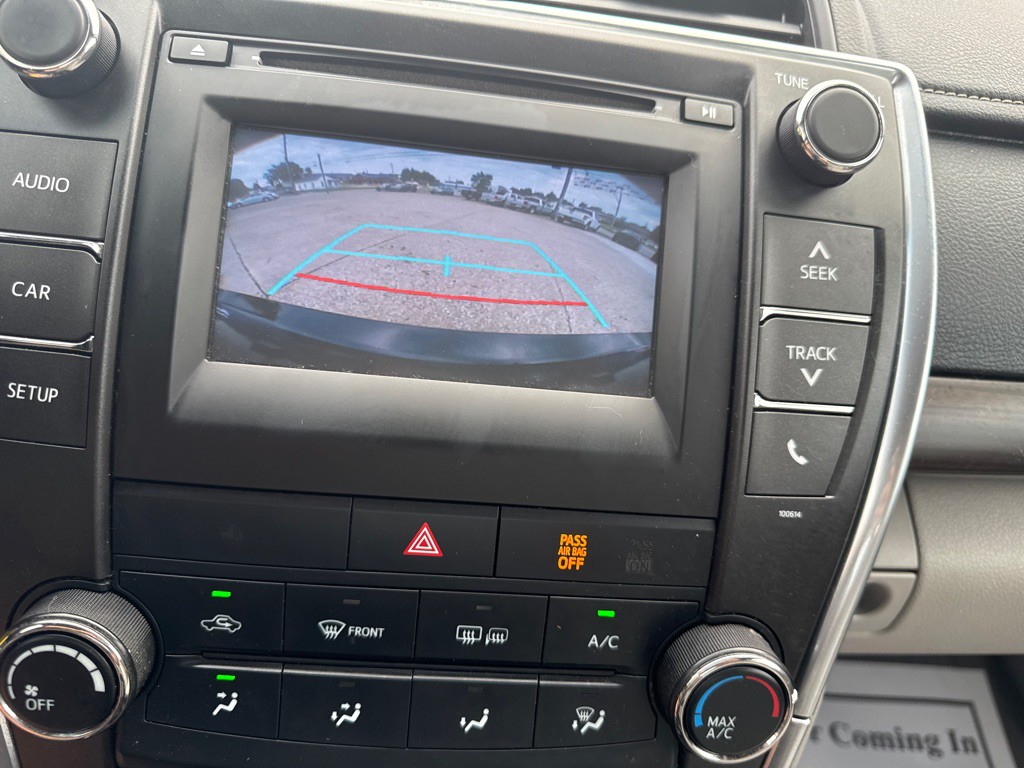 2017 Toyota Camry Image 18