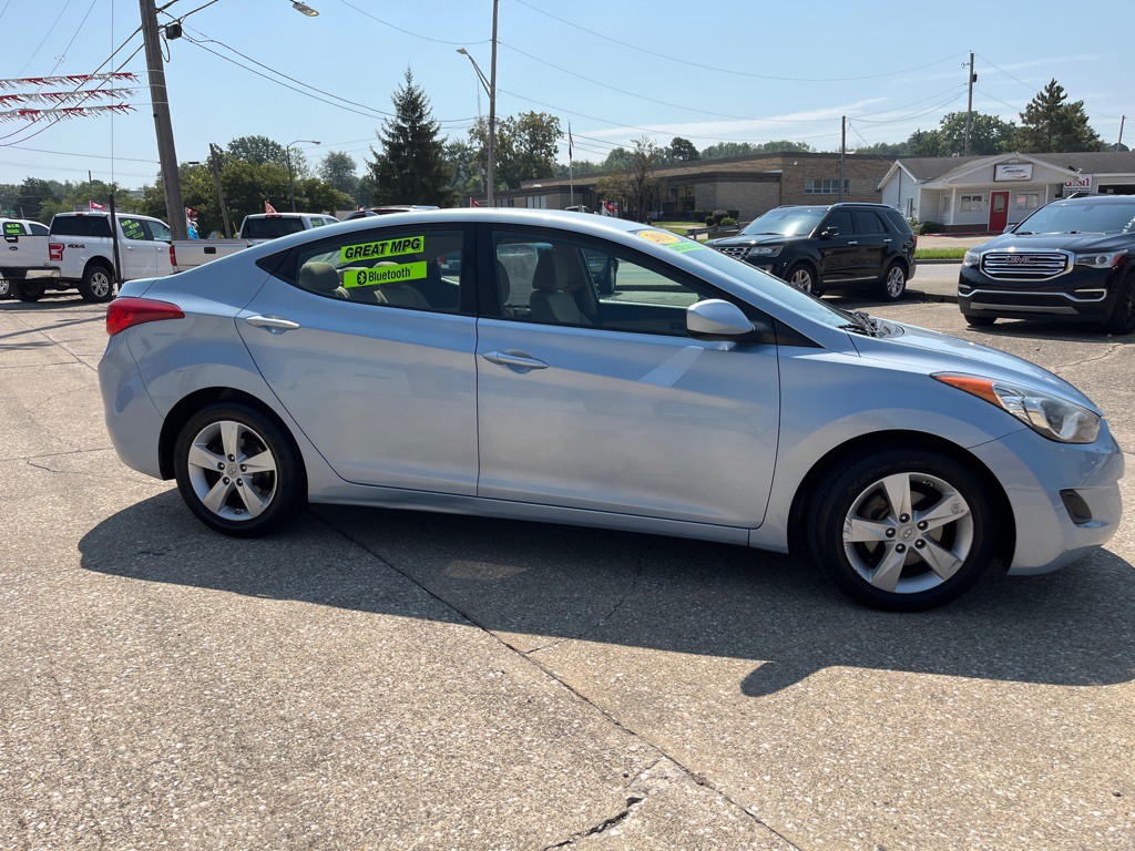 2011 Hyundai Elantra Image 4