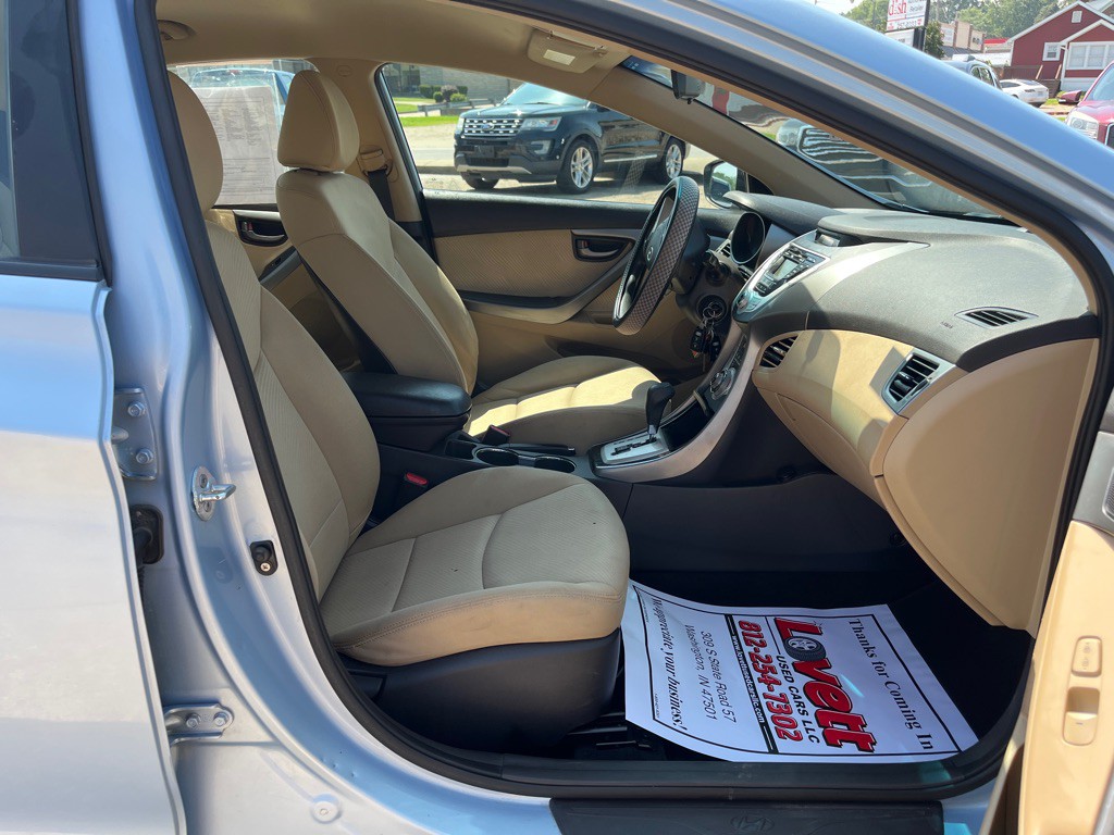 2011 Hyundai Elantra Image 12
