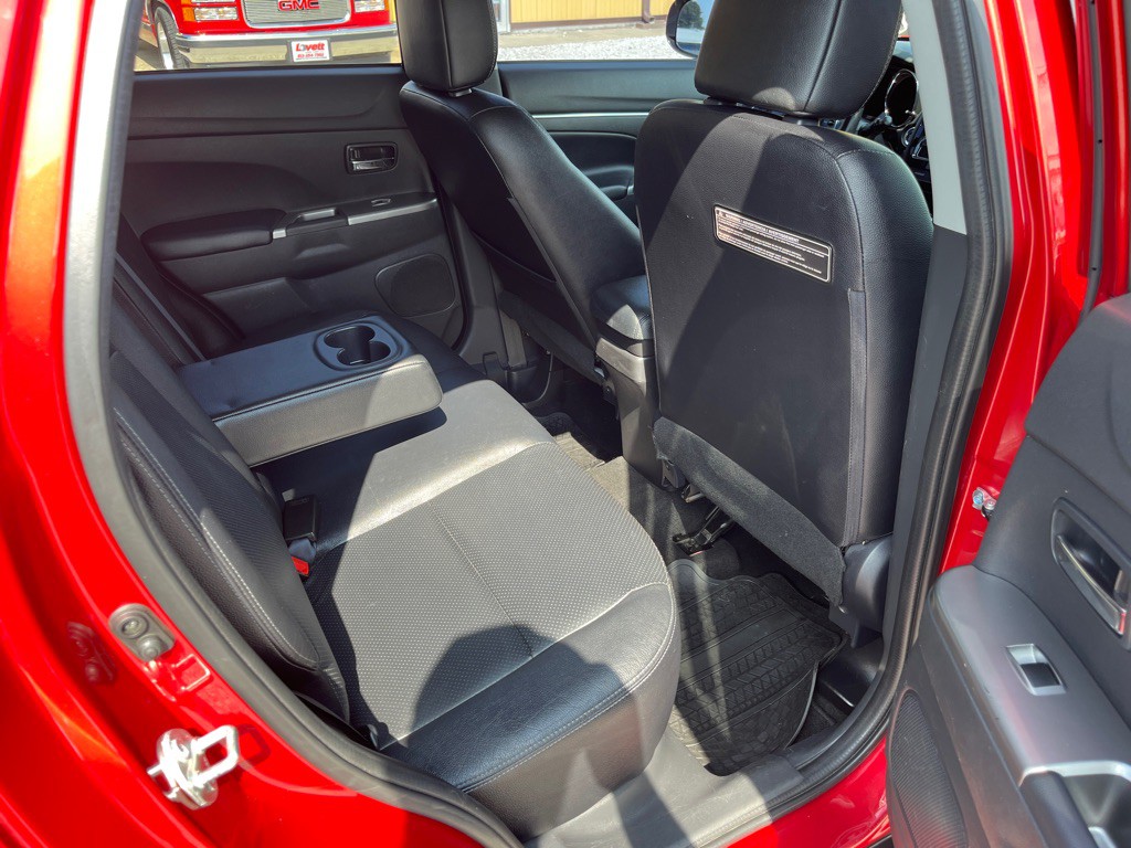 2018 Mitsubishi Outlander Image 12