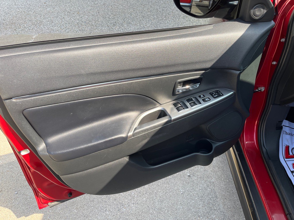 2018 Mitsubishi Outlander Image 17