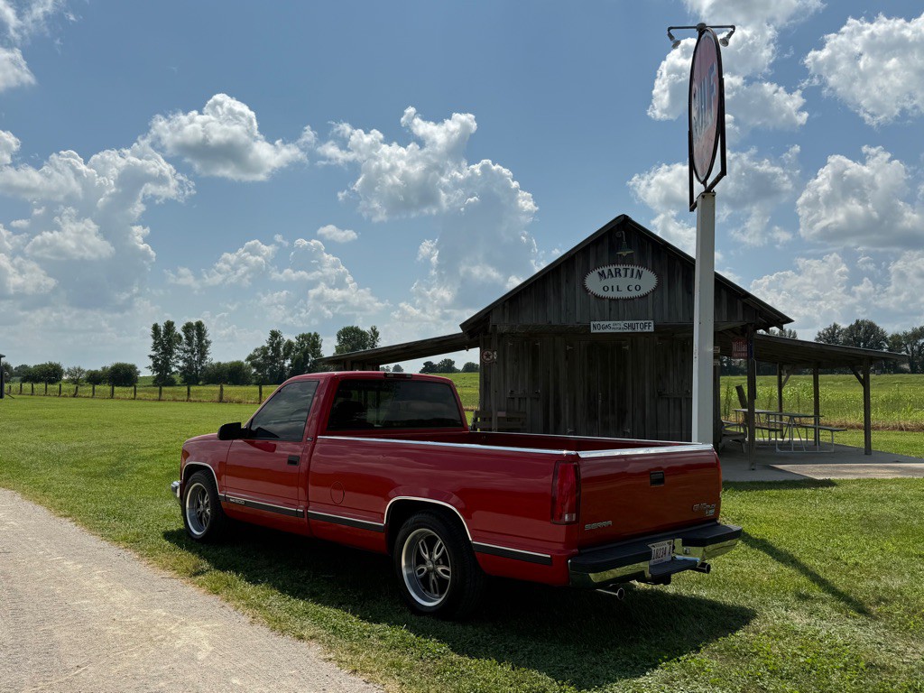 1995 GMC Sierra Image 2