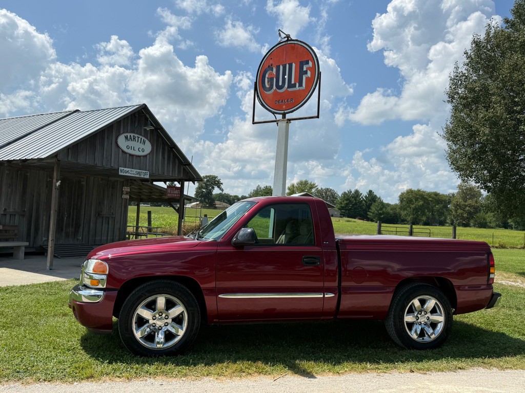 2005 GMC Sierra Image 2