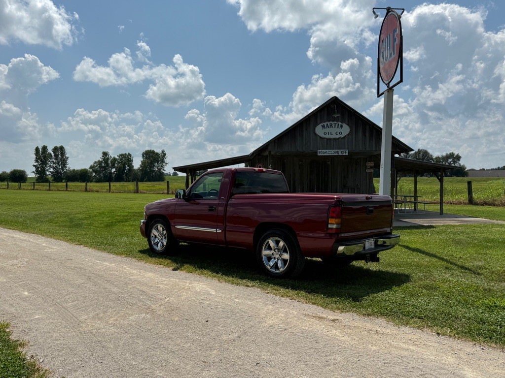 2005 GMC Sierra Image 3