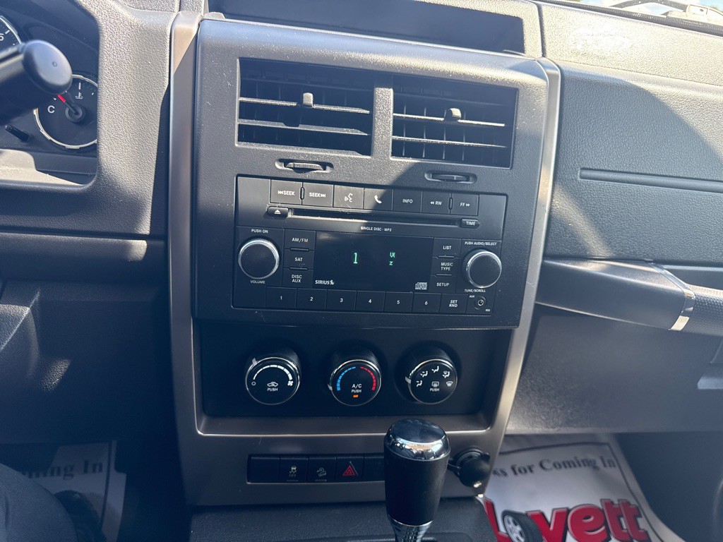 2012 Jeep Liberty Image 12