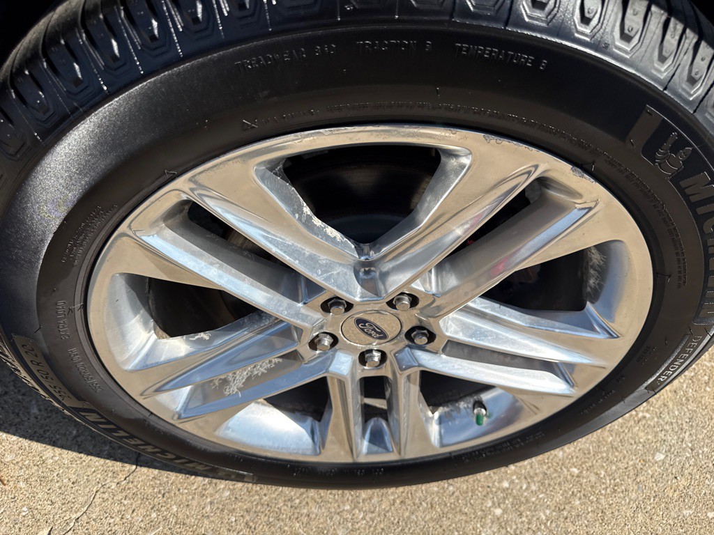 2016 Ford Explorer Image 19