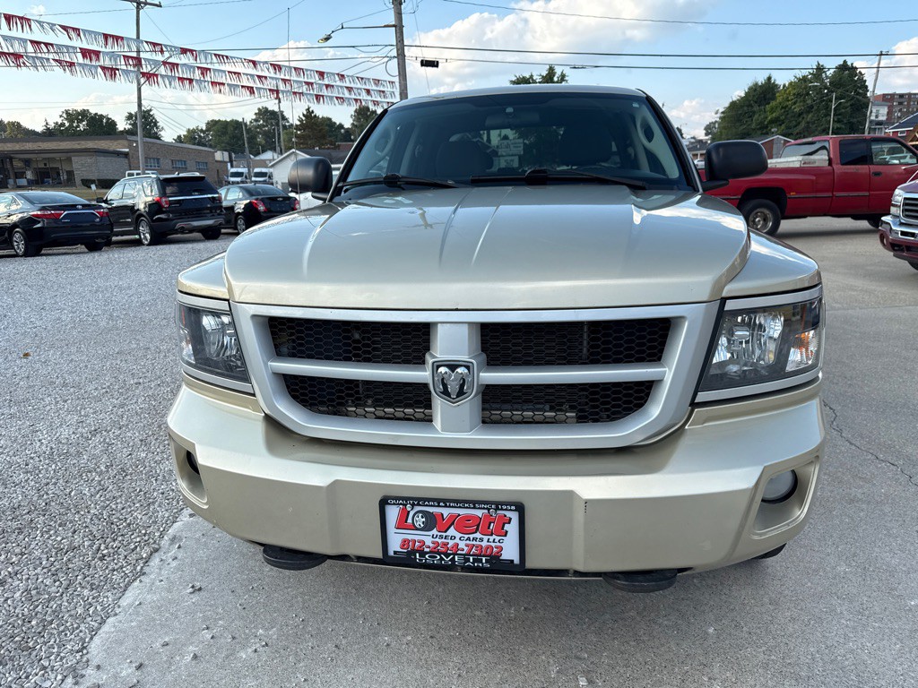2011 Dodge Dakota Image 2
