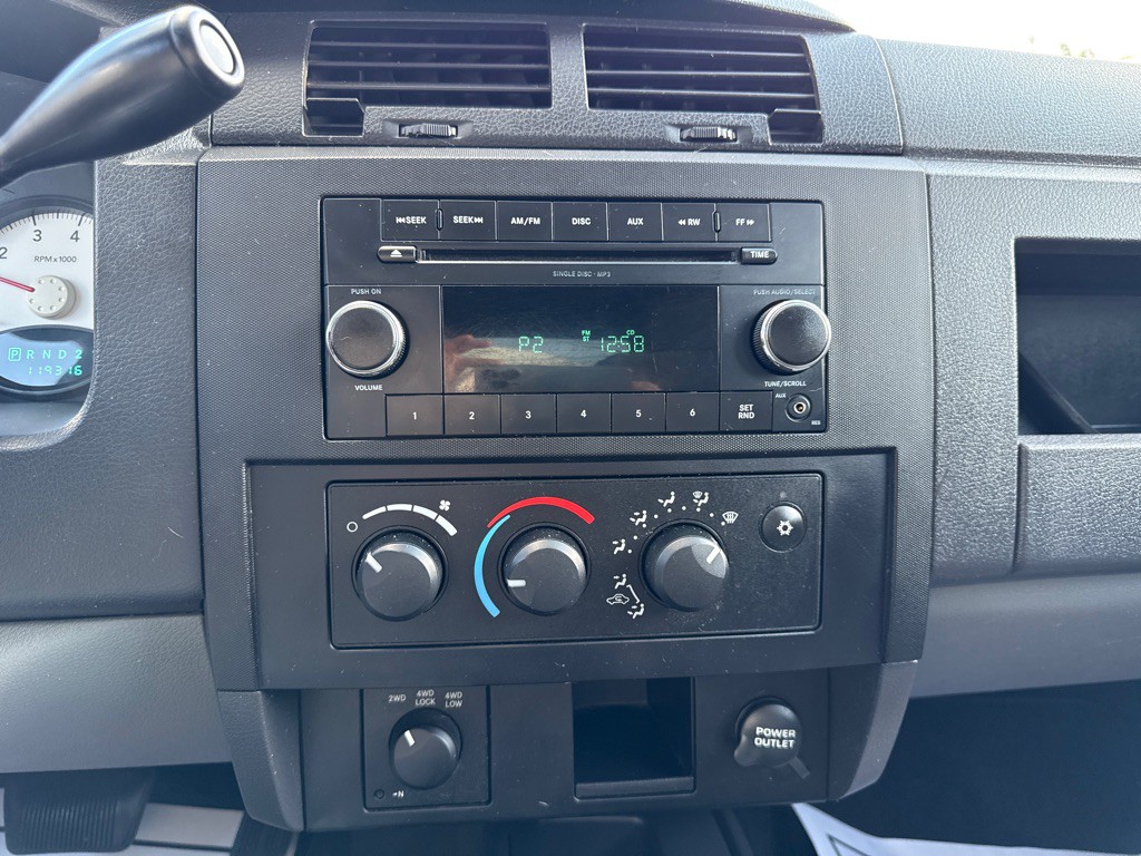 2011 Dodge Dakota Image 17