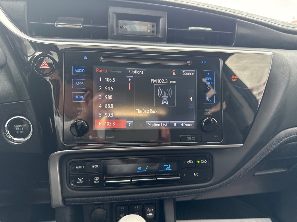 2018 Toyota Corolla Image 16