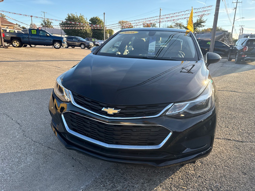 2016 Chevrolet Cruze Image 2