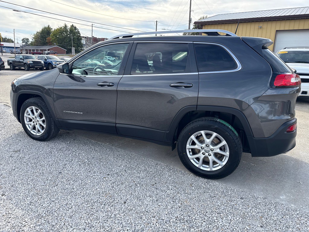 2017 Jeep Cherokee Image 8