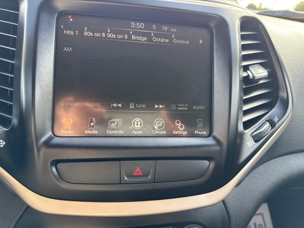 2017 Jeep Cherokee Image 16