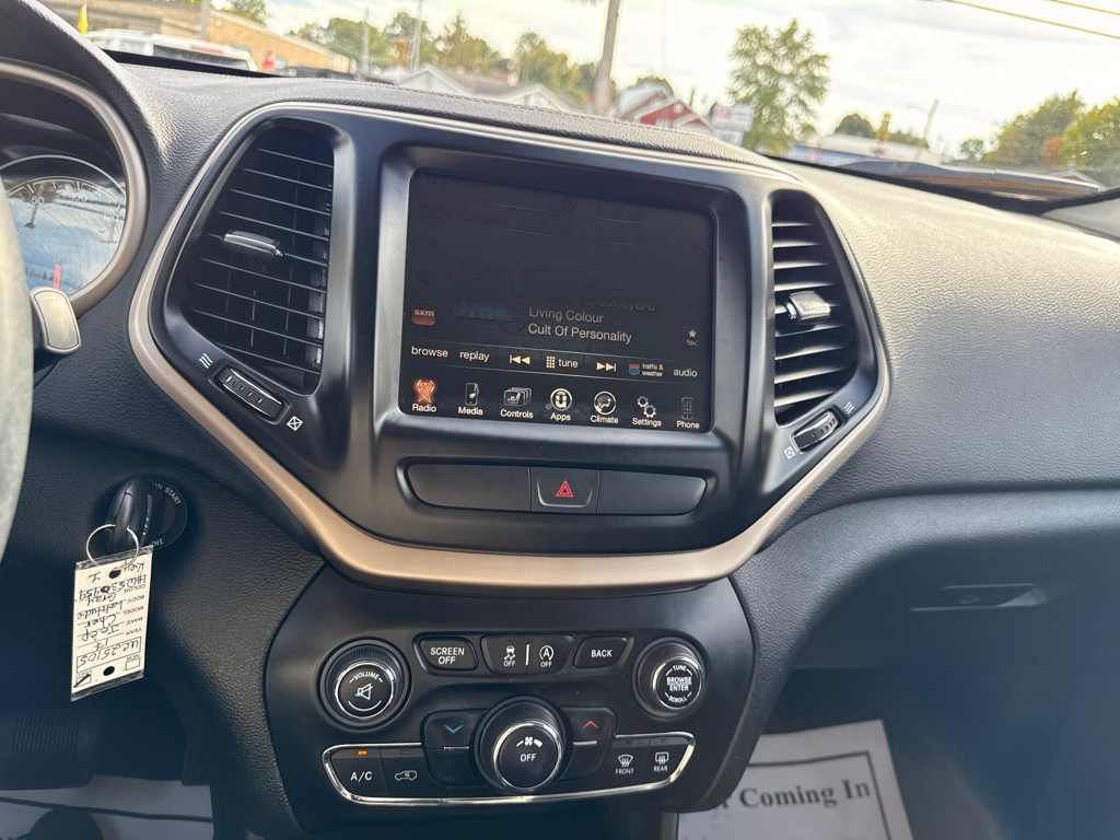 2017 Jeep Cherokee Image 17