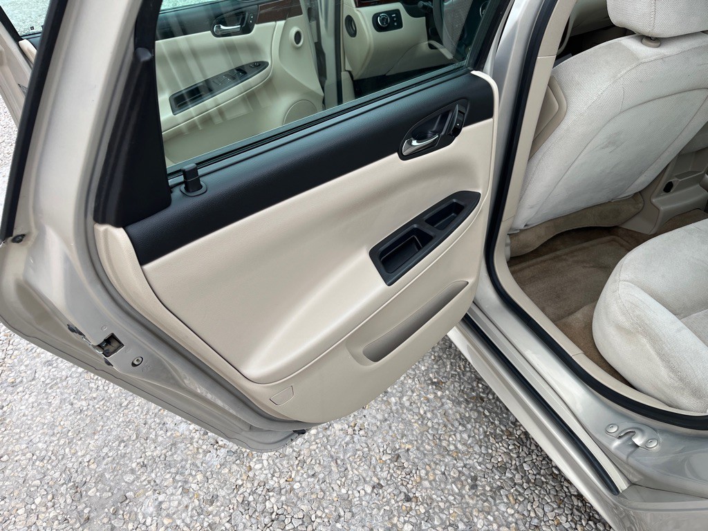 2011 Chevrolet Impala Image 11