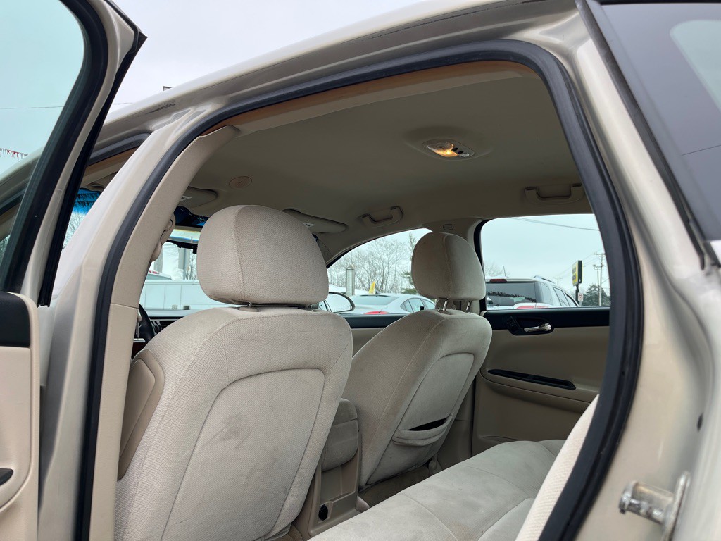 2011 Chevrolet Impala Image 13