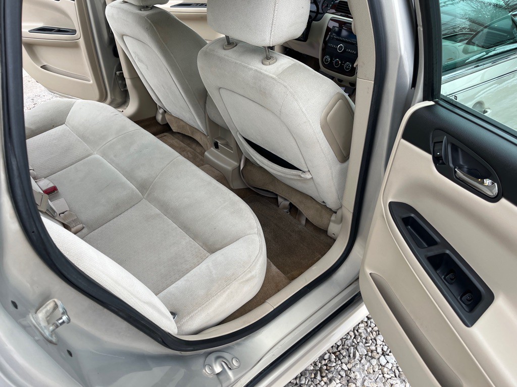 2011 Chevrolet Impala Image 17
