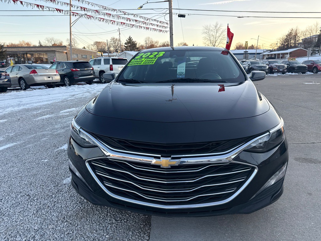 2023 Chevrolet Malibu Image 2