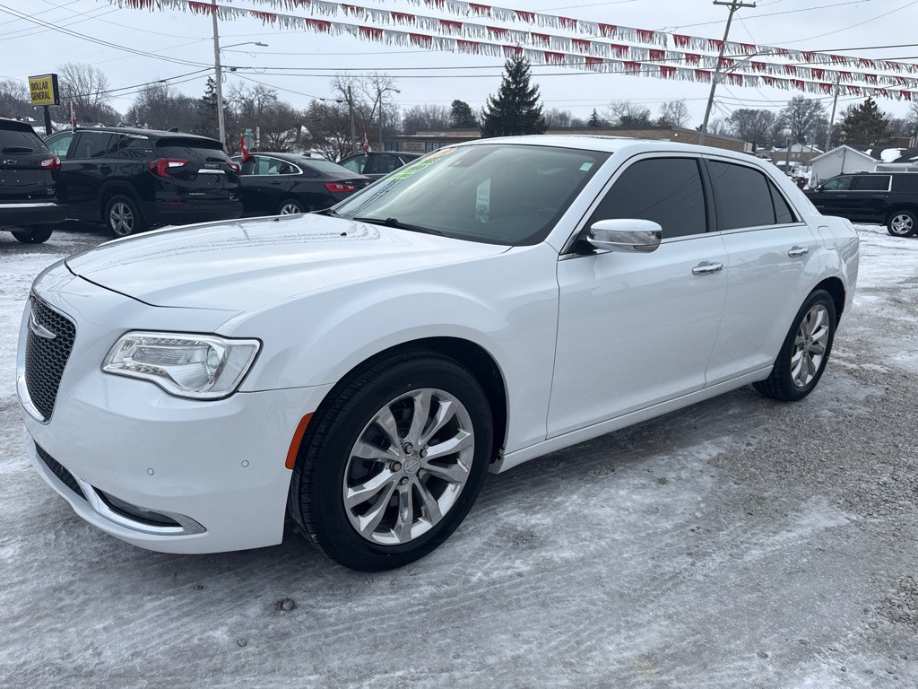 2019 Chrysler 300 Image 1