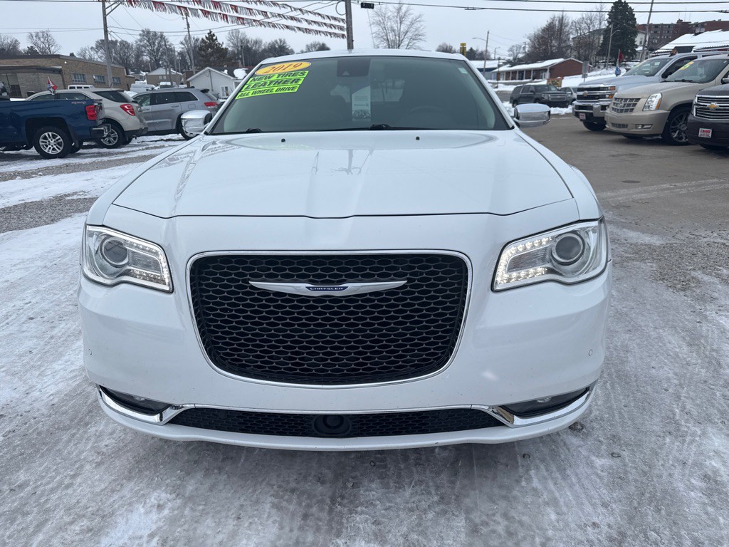 2019 Chrysler 300 Image 2