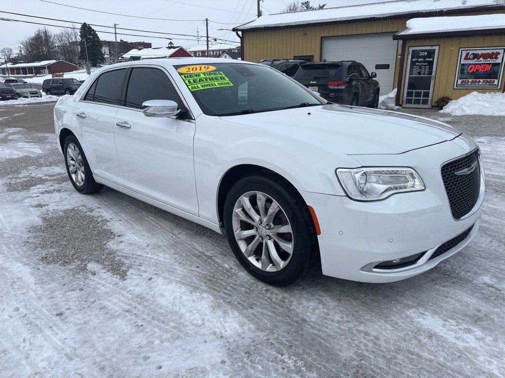 2019 Chrysler 300 Image 3