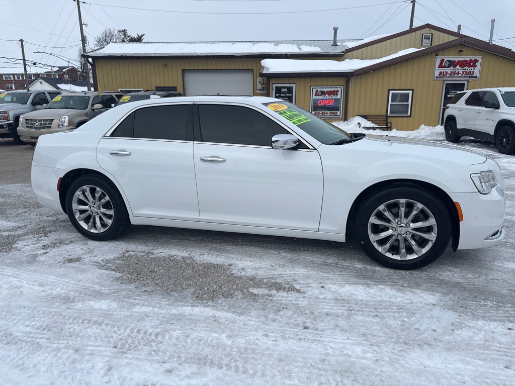2019 Chrysler 300 Image 4