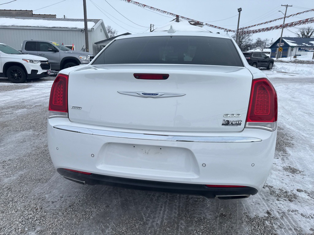 2019 Chrysler 300 Image 6
