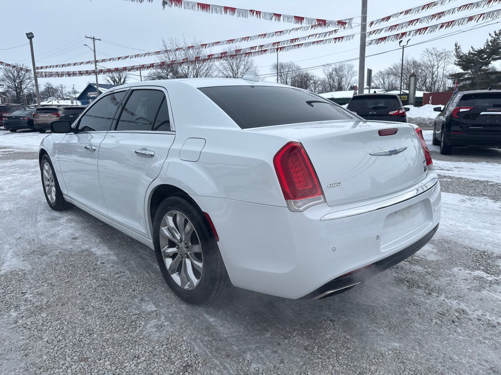 2019 Chrysler 300 Image 7