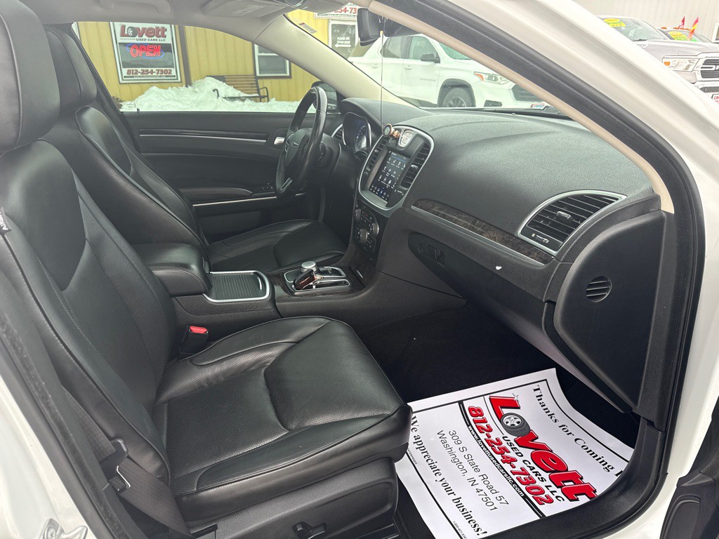 2019 Chrysler 300 Image 11