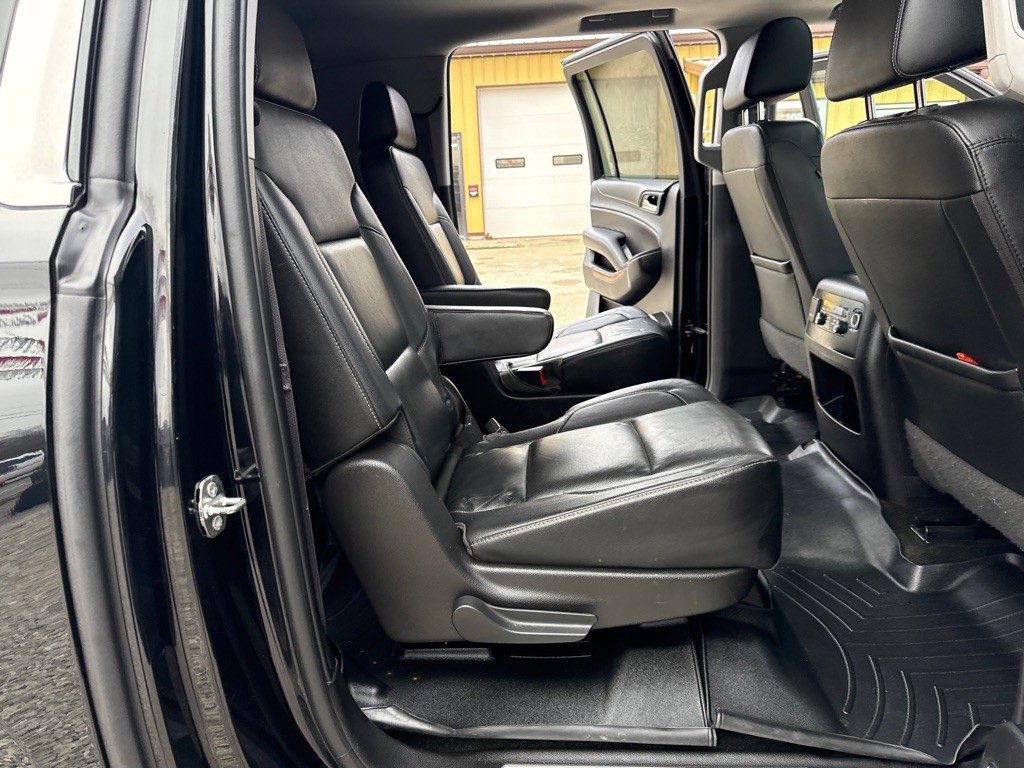 2017 Chevrolet Suburban Image 12