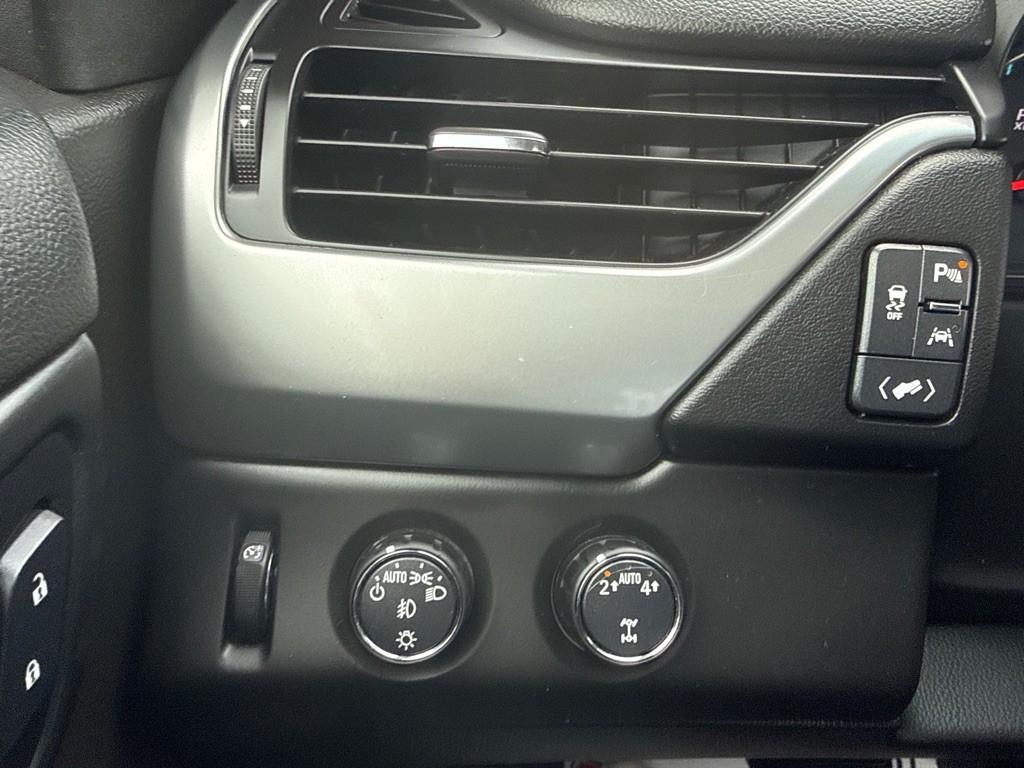 2017 Chevrolet Suburban Image 19