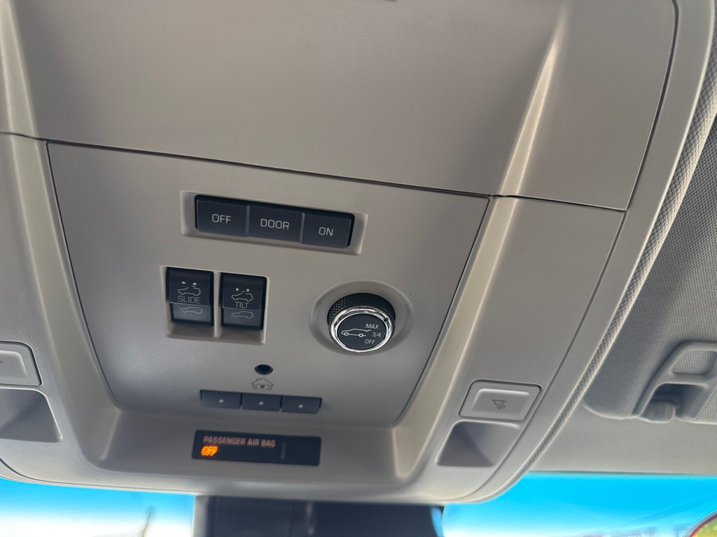 2017 Chevrolet Suburban Image 24