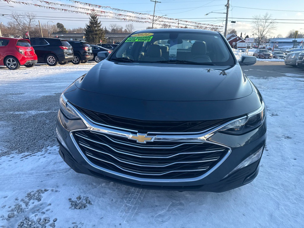 2021 Chevrolet Malibu Image 2
