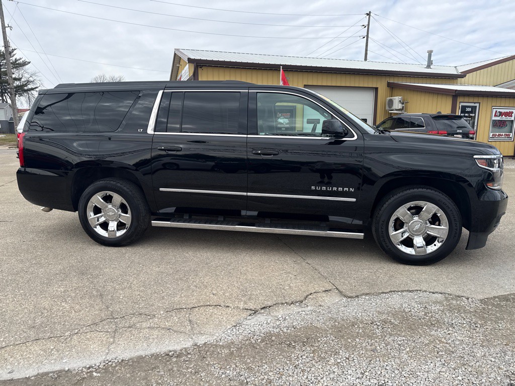 2017 Chevrolet Suburban Image 4