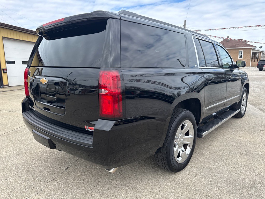 2017 Chevrolet Suburban Image 5