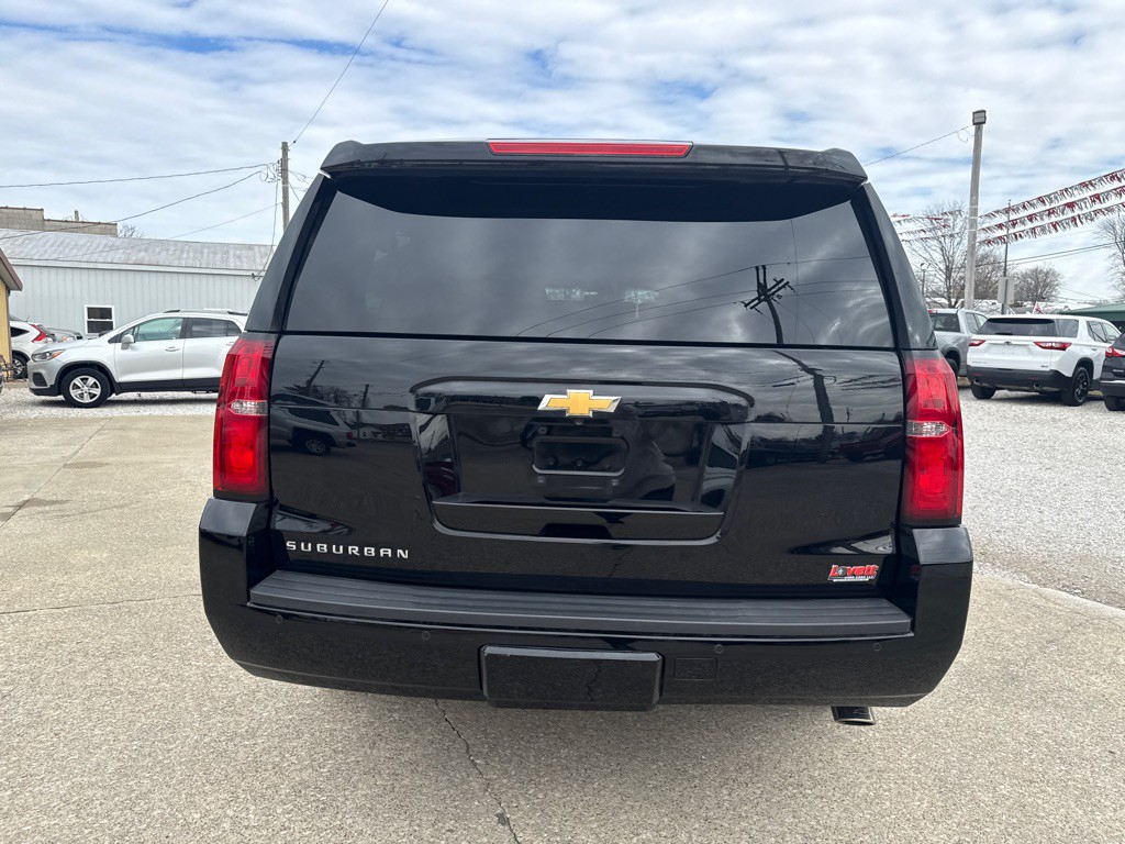 2017 Chevrolet Suburban Image 6